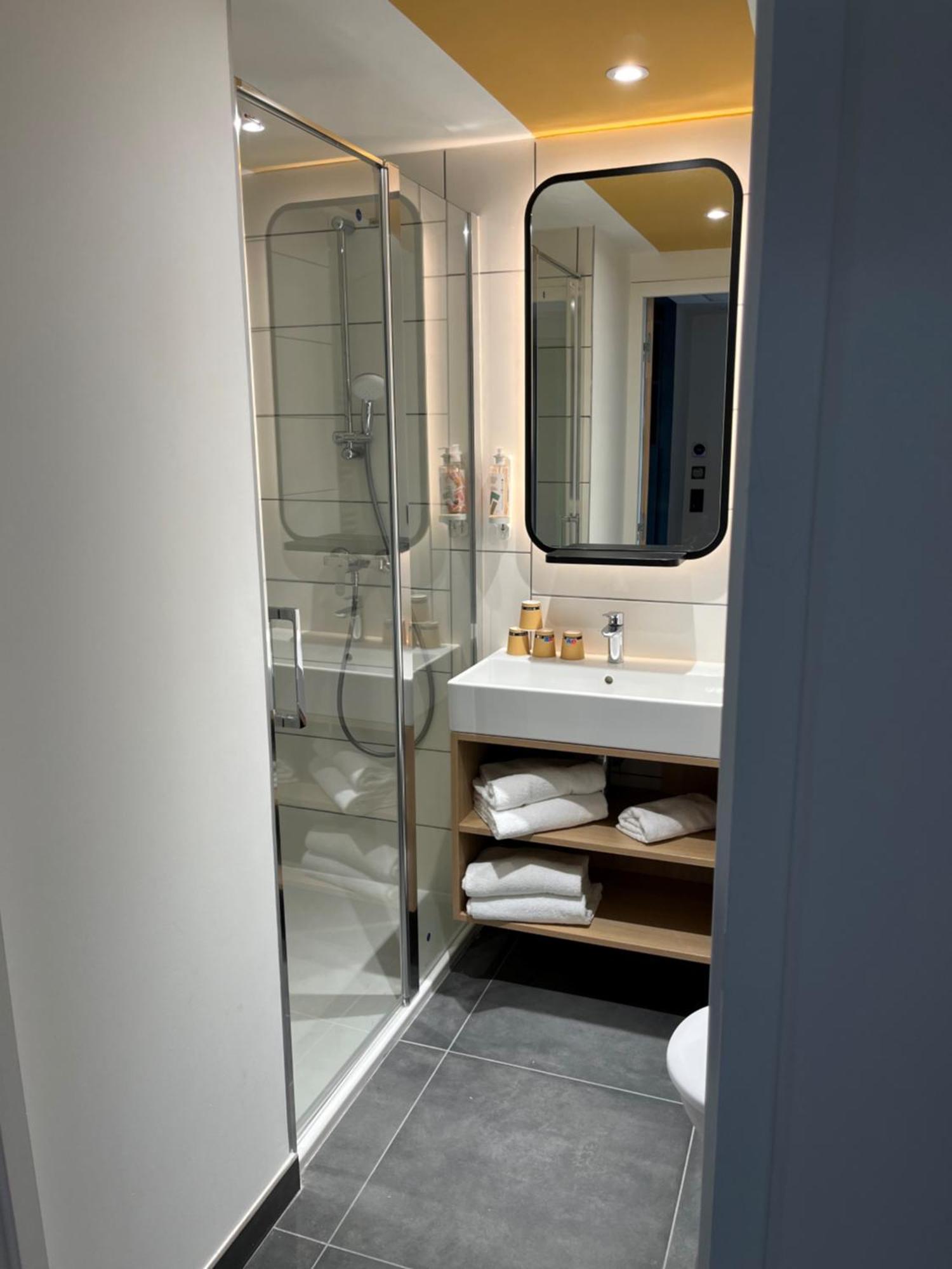 Aparthotel Adagio Access Porte De Camargue Saint-Martin-de-Crau Buitenkant foto