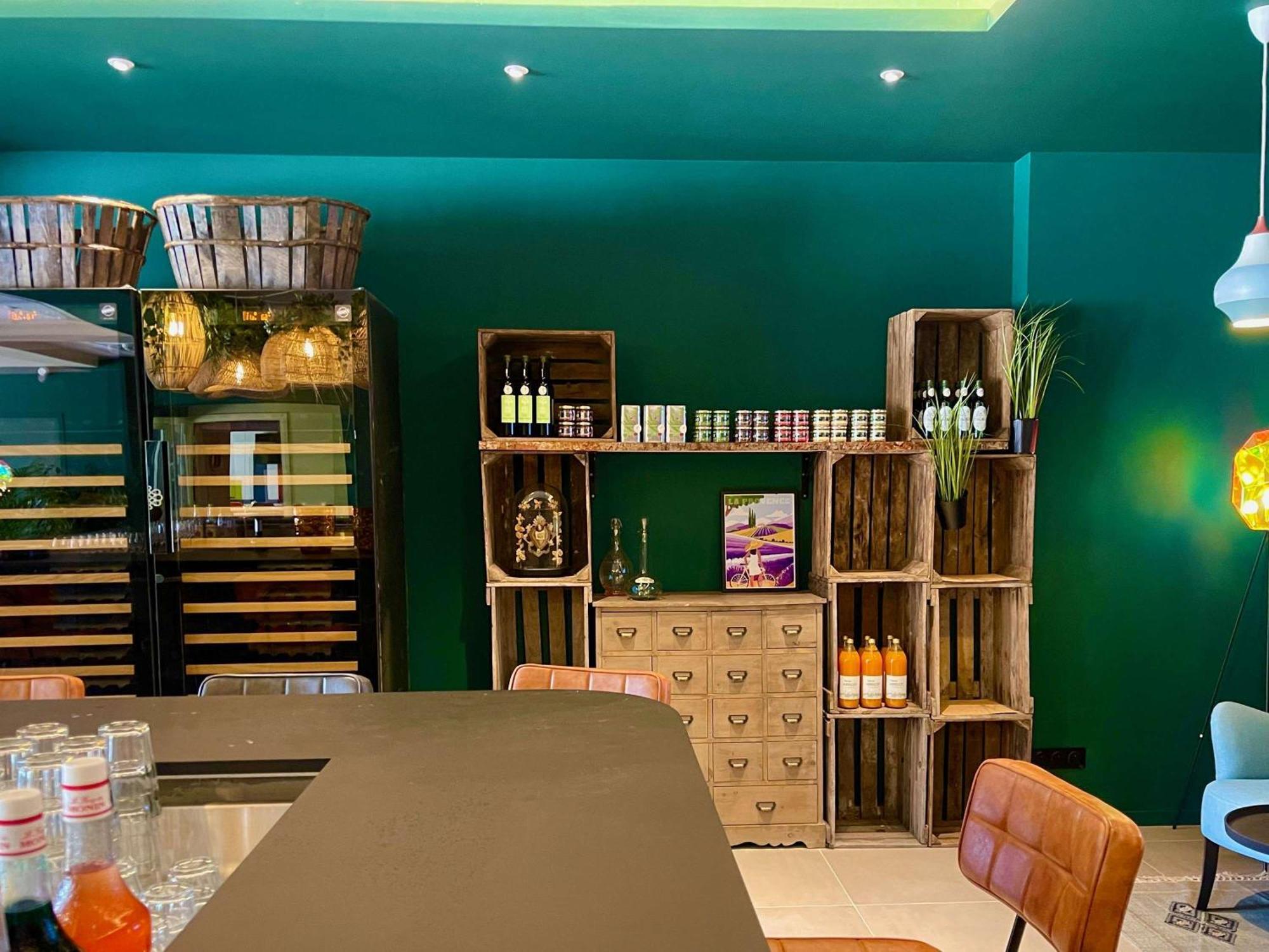 Aparthotel Adagio Access Porte De Camargue Saint-Martin-de-Crau Buitenkant foto